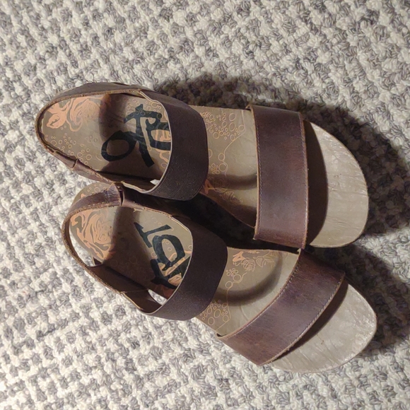 OTBT Wedge Sandals - Picture 2 of 13